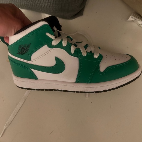 Nike Air Jordan 1 Mid basketball sneakers. - Picture 1 of 2